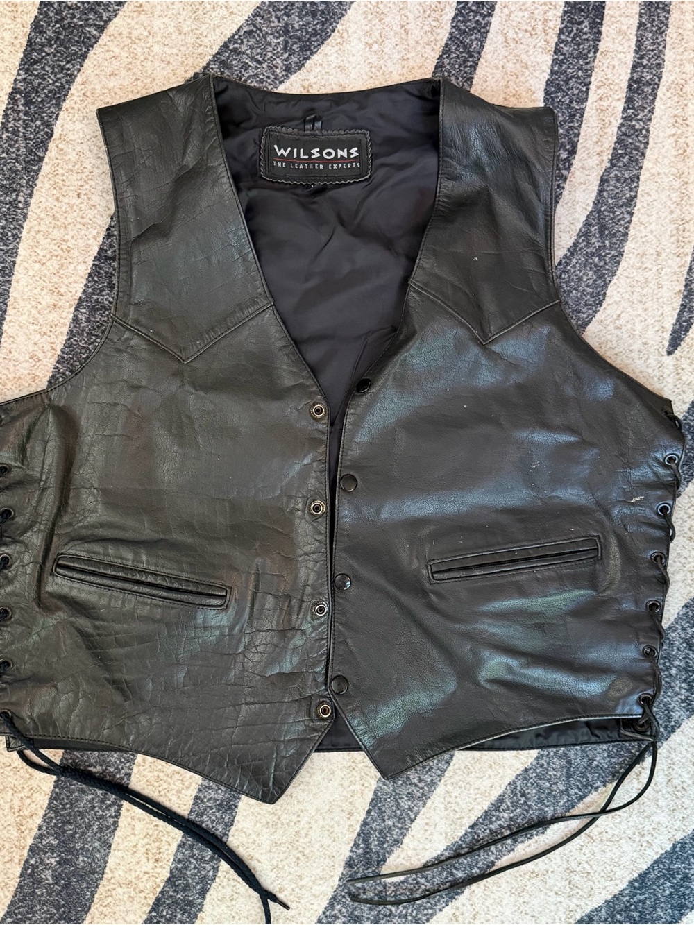 Vintage Wilson’s leather vest xl back graphic